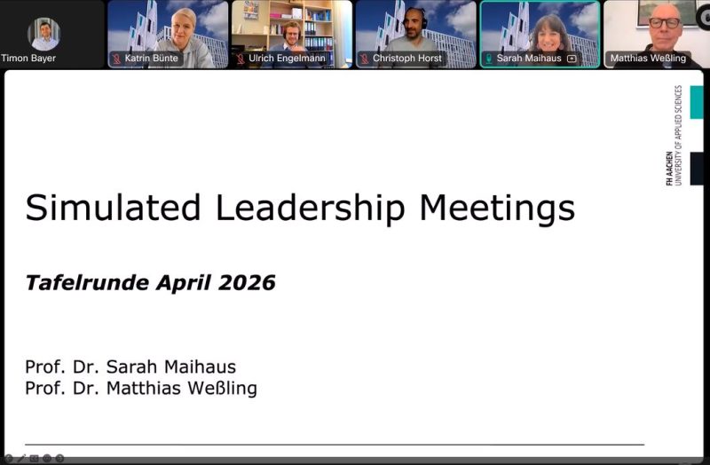 Bild zeigt Titelfolie einer Präsentation mit dem Titel "Simulated Leadership Meetings"